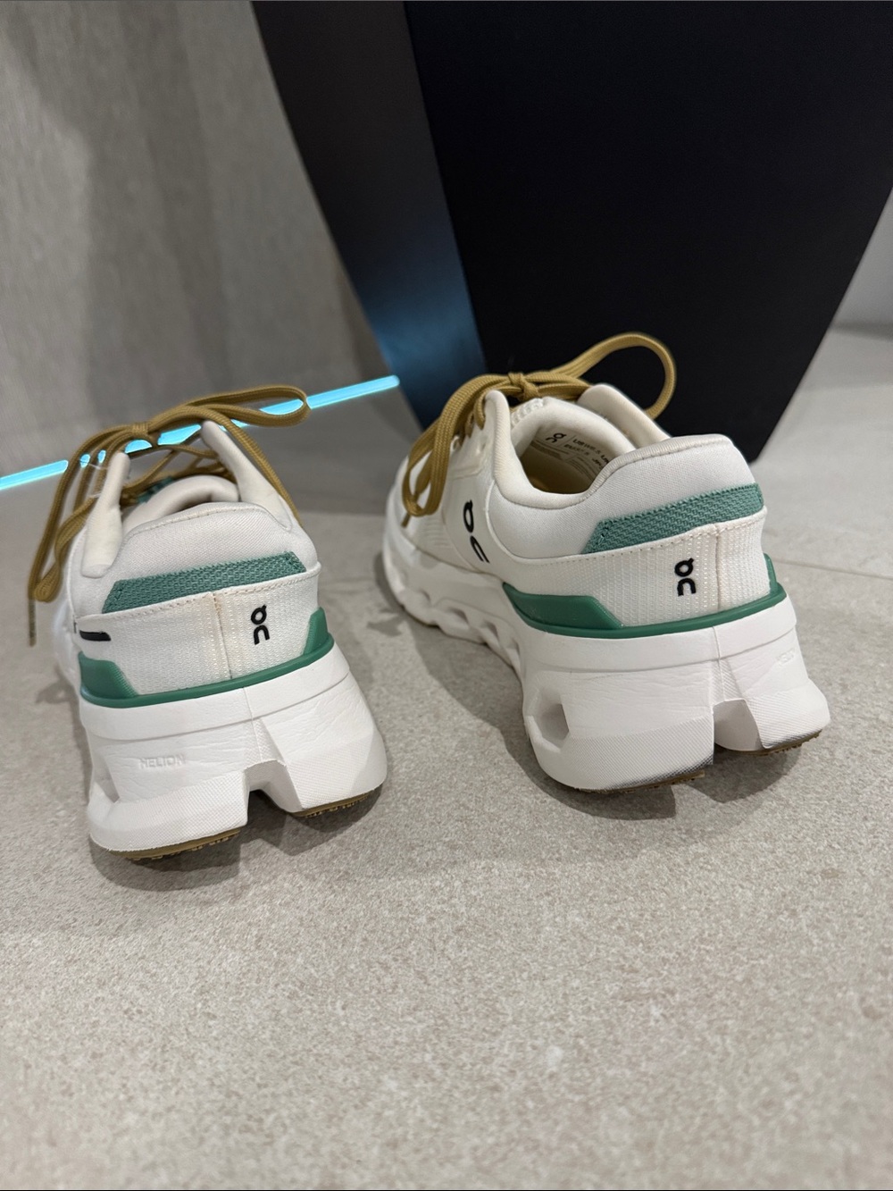 Women’s On Running Cloudrunner 2 Green White Sneakers size 6.5 - Picture 5 of 9